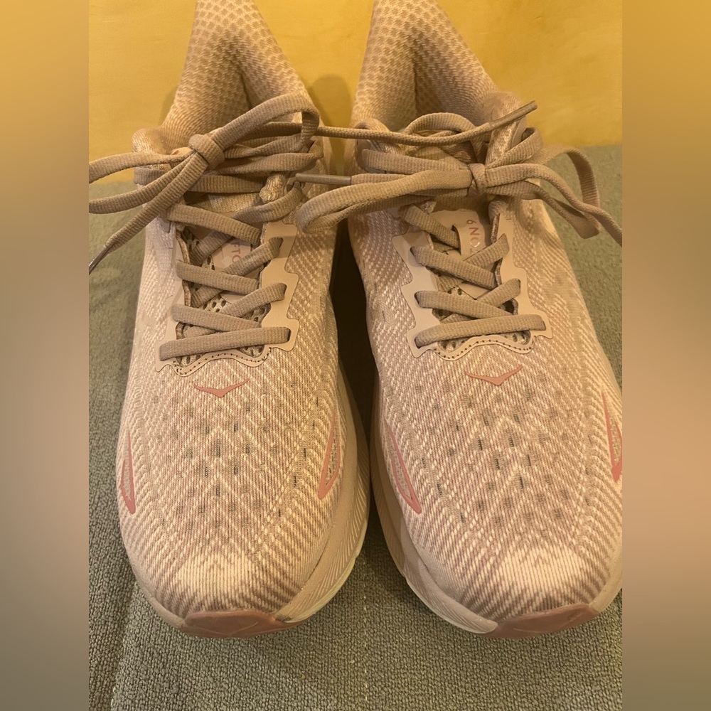 Hoka Clifton 9